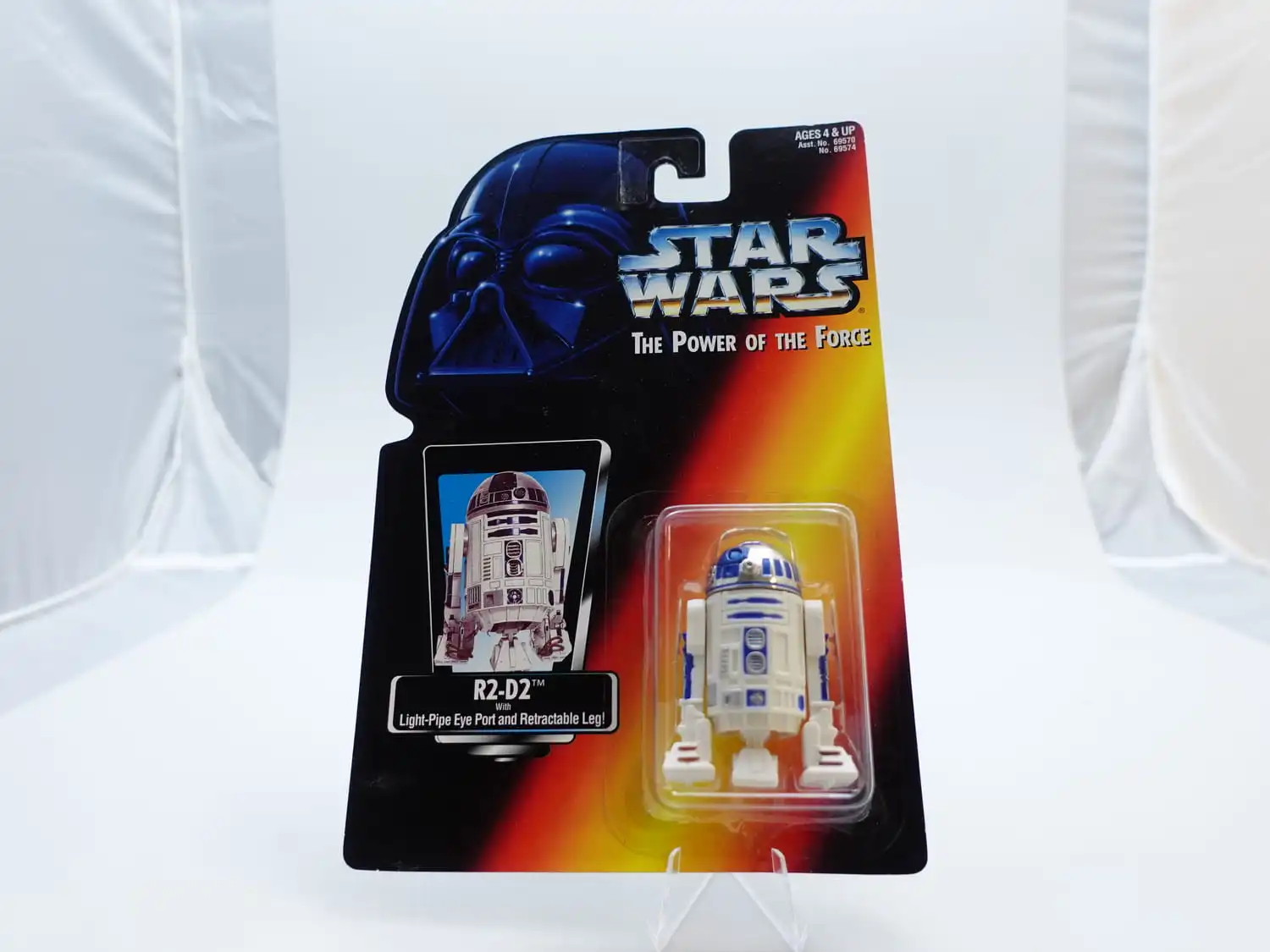 Star Wars The Power of the Force 3,75" R2-D2 with Light-Pipe Eye Port and Retractable Leg 1 Star Wars The Power of the Force 3,75" R2-D2 with Light-Pipe Eye Port and Retractable Leg