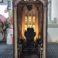 House of the Dragon Tiny Adventures Book Nook Mini Diorama Iron Throne 23 cm