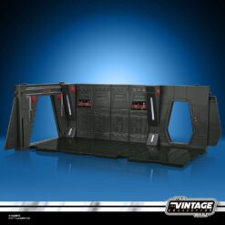 Star Wars: The Mandalorian Vintage Collection Moff Gideons Imperial Light Cruiser Hallway with Mandalorian Privateer Figure 10 cm