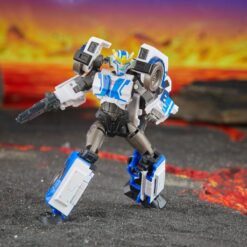 Transformers Legacy United Deluxe Class Strongarm Action Figure
