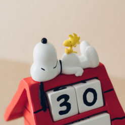 Peanuts 3D evighetskalender Snoopy Hundehus